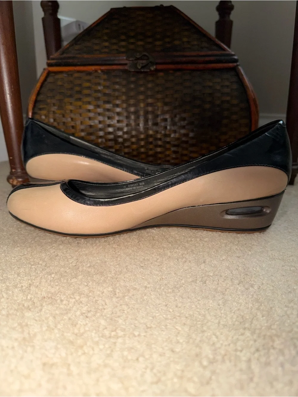 Cole Haan Nike Air Beige Black Colorblock Wedge Pumps Size 9.5B Comfort Shoes